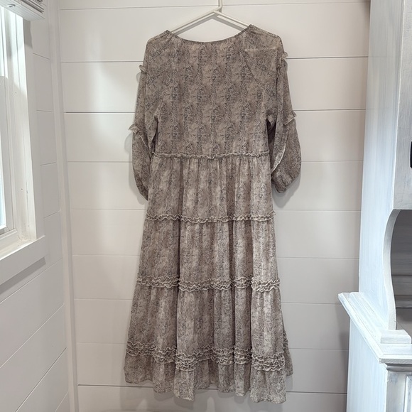 Storia Ricki Print Midi Dress Gray Beige Ruffle Long Sleeve Size Small - Picture 7 of 10